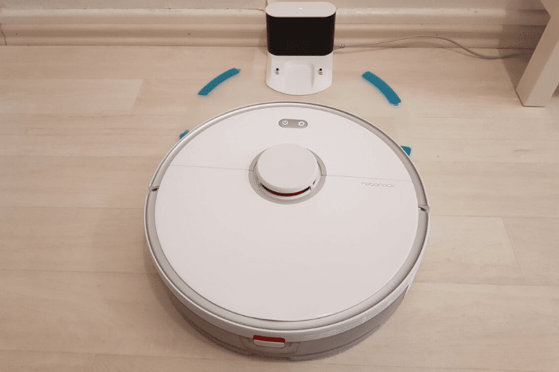 Roborock S5 Max едет на зарядную станцию